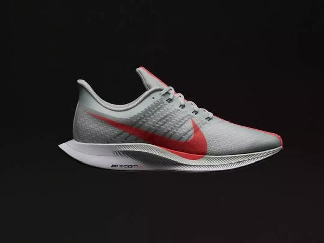 Nike Epic React和 Nike Pegasus ZoomX, 谁更