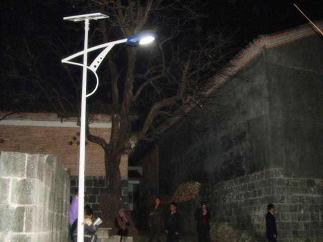 国家为农村安装路灯,农民一开始无比激动,现在