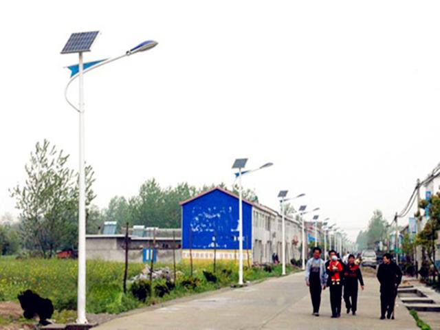 国家为农村安装路灯,农民一开始无比激动,现在