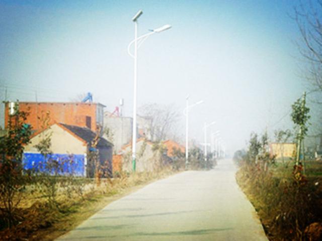 国家为农村安装路灯,农民一开始无比激动,现在