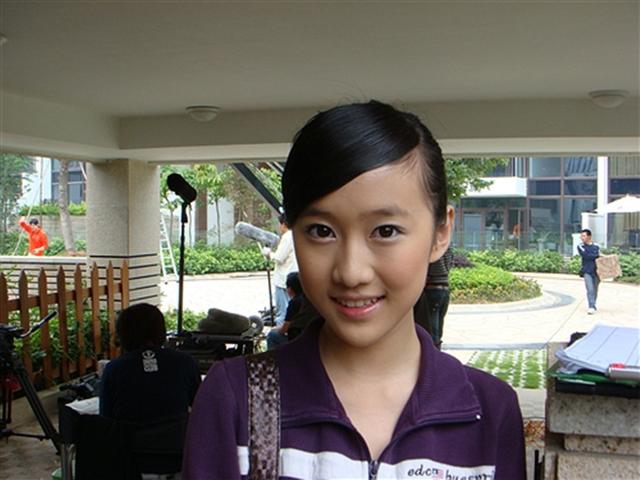 从严莉莉到刘美含,改头换面后的她,为何人气却