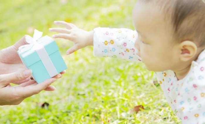 爸爸姓操,给女儿起了个名字,老师念了一遍后,母