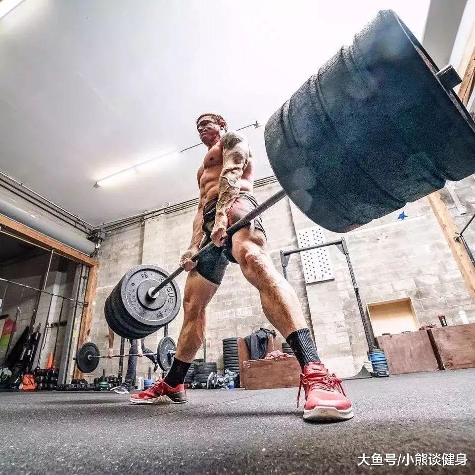 你敢挑战自己的爆发力吗? 杠铃深蹲跳, 一个动