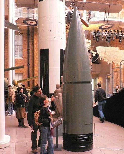 它的口径达到800毫米, 一炮就可以击穿一米厚的钢板巨炮古斯塔夫世界大战_新浪新闻