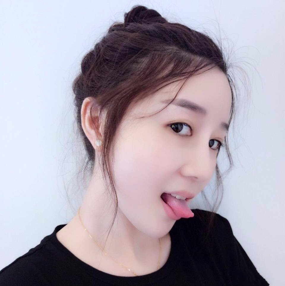 前上海第一美女自杀:我在家里生儿育女,你在外面风流