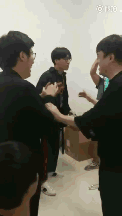 edg成功晋级s8,hero的盲僧亮瞎全场,厂长一动作让众