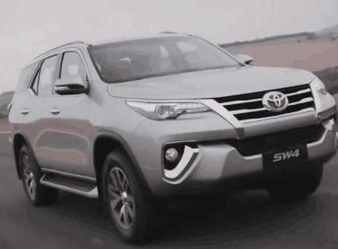 买不起路虎就买它，大七座配四驱才卖26万，越野能力远超普拉多！