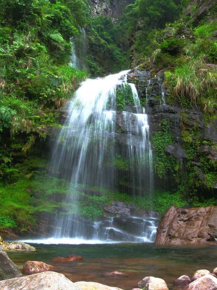 大山深处尚未开发的风景——广西平乐德定瀑布