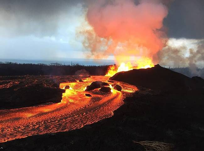 媒体罕见集体乌龙,夏威夷火山喷发出了绿宝石