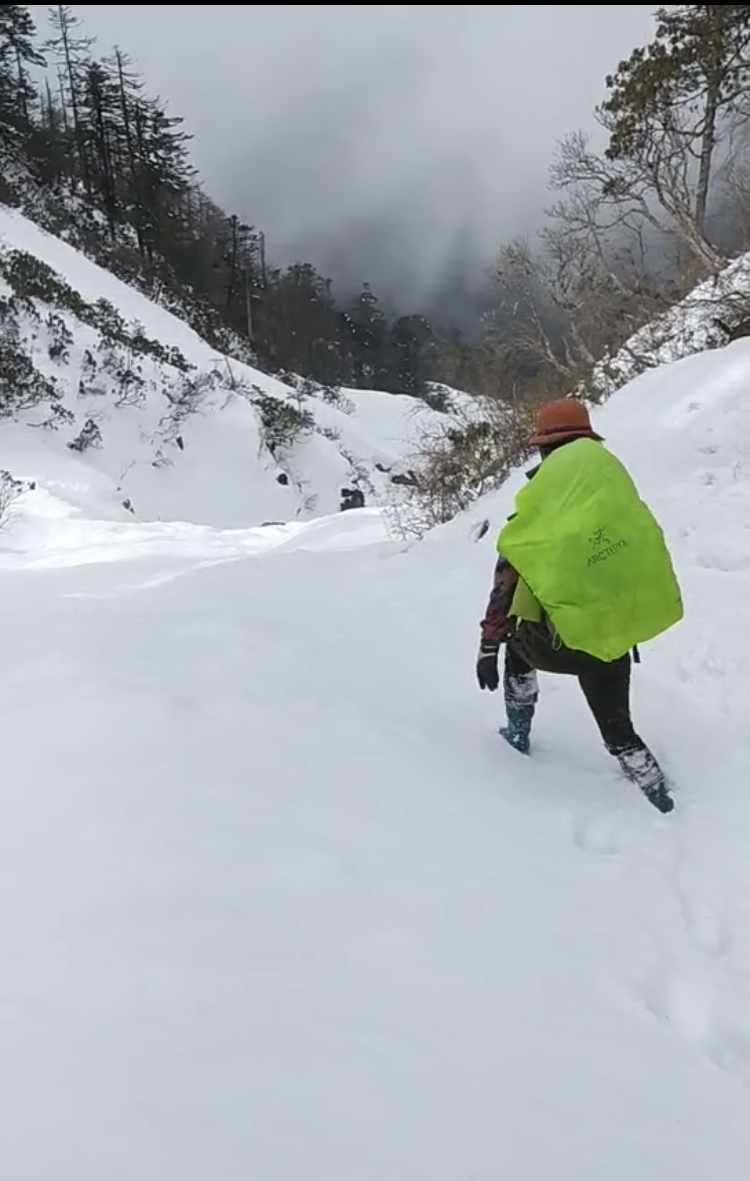 90后女孩徒步79天,翻雪山时曾断粮,被藏民收留