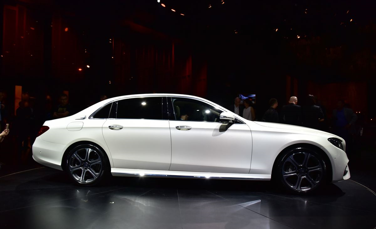 这车号称20万左右B级车颜值王,比奔驰E级还美