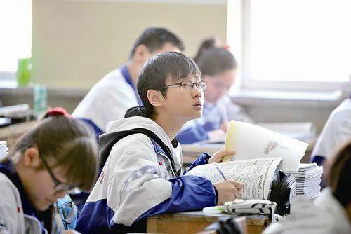 初中学习成绩差的学生,该读三流高中还是该读