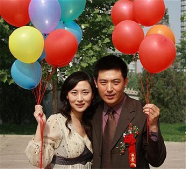 圈中最低调的演员50岁的他却像个小伙子妻子堪比一线女明星