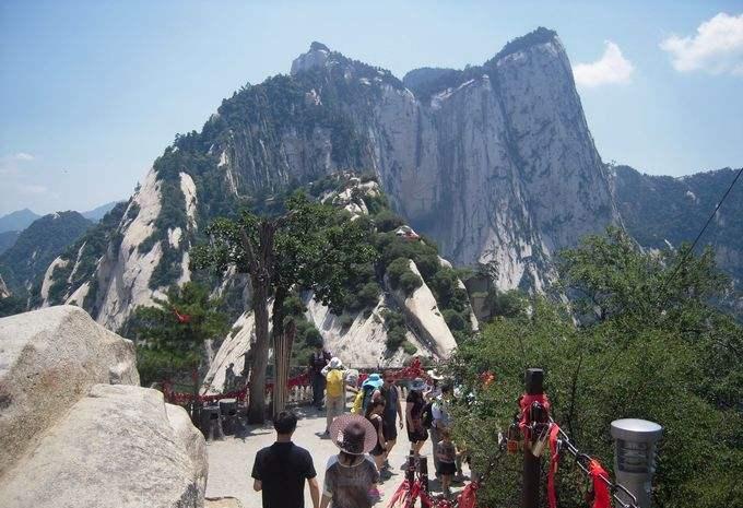 游览华山, 给人有一种居高临下的感觉