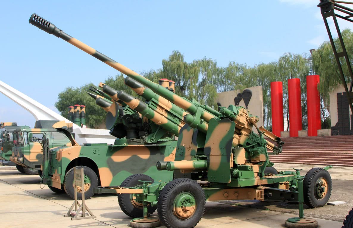 高射炮为什么要在空中爆炸?