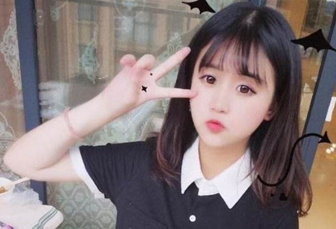 杨清柠清纯学生照流出,校服齐刘海少女感满满