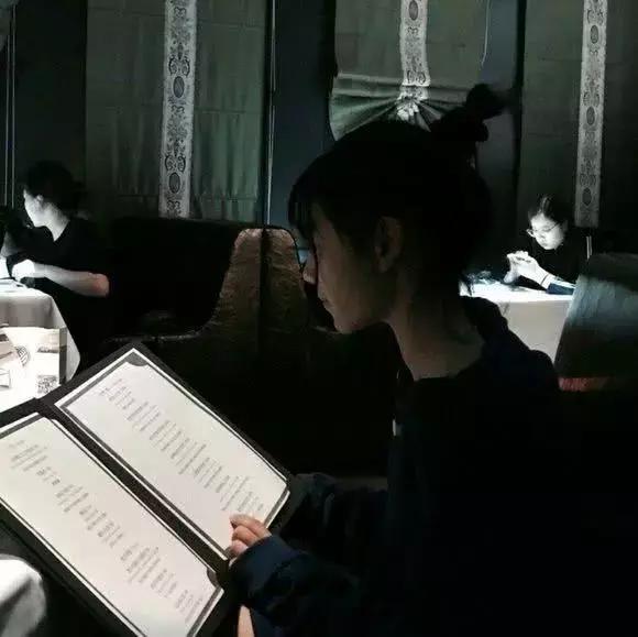 情侣头像,就因为我说了一句,会弹吉他的男生很帅,就跑