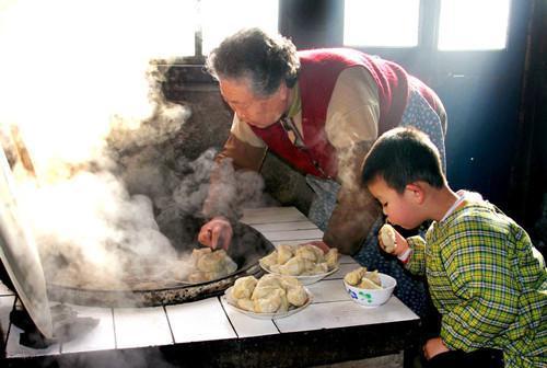 一个奶奶带孙子的感言句句戳心窝子感谢奶奶