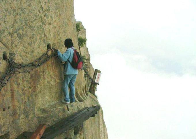 游览华山, 给人有一种居高临下的感觉