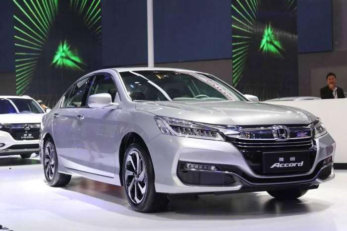 同为2.0L排量, 本田雅阁和思铂睿怎么选?