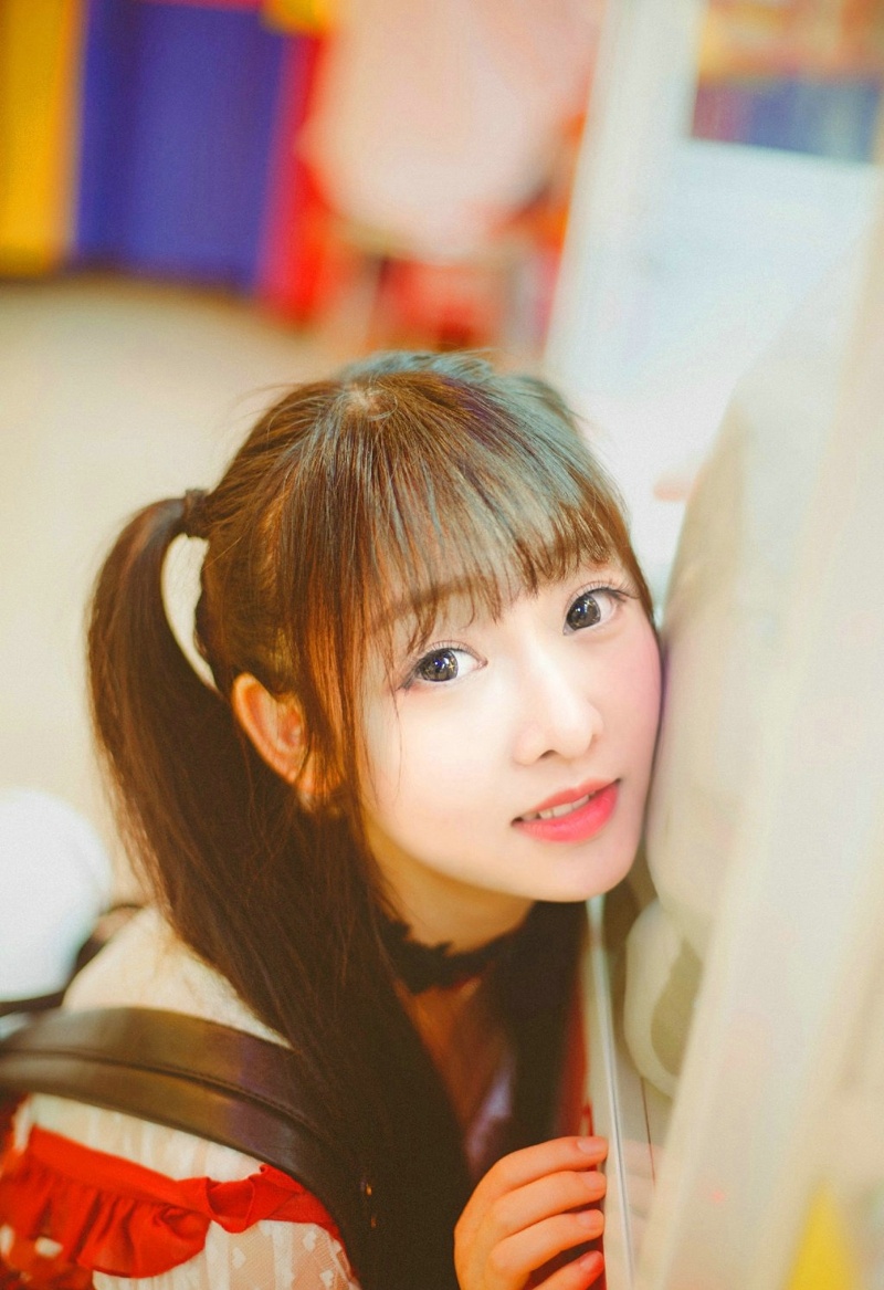 电玩城内的双马尾可爱少女清纯可人写真