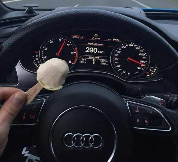 开奥迪上高速飙车, 速度超过200mk/h后啥感觉? 下次再