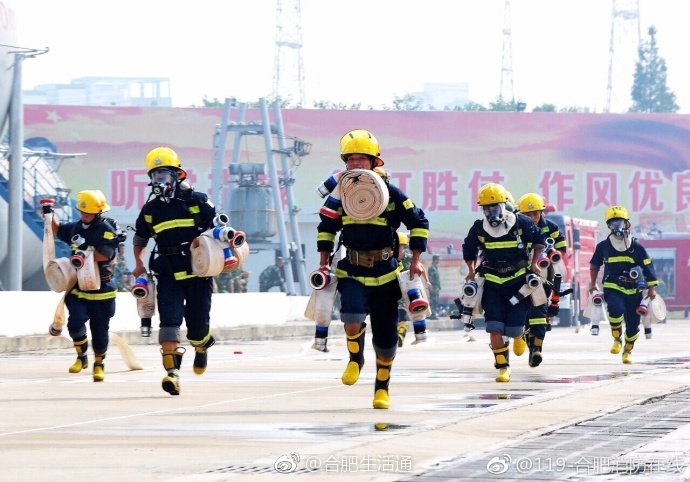 帅气!军魂入骨,军装难脱,英勇的公安消防部队[