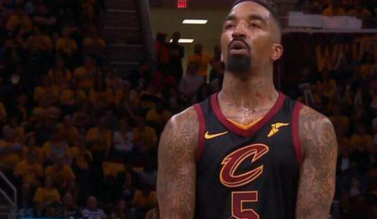 JR史密斯的行为令人费解,抱着球不投留着回家