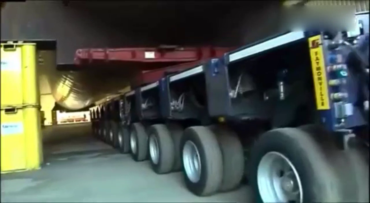 世界上最长的运输卡车，我想知道它究竟怎么转弯的