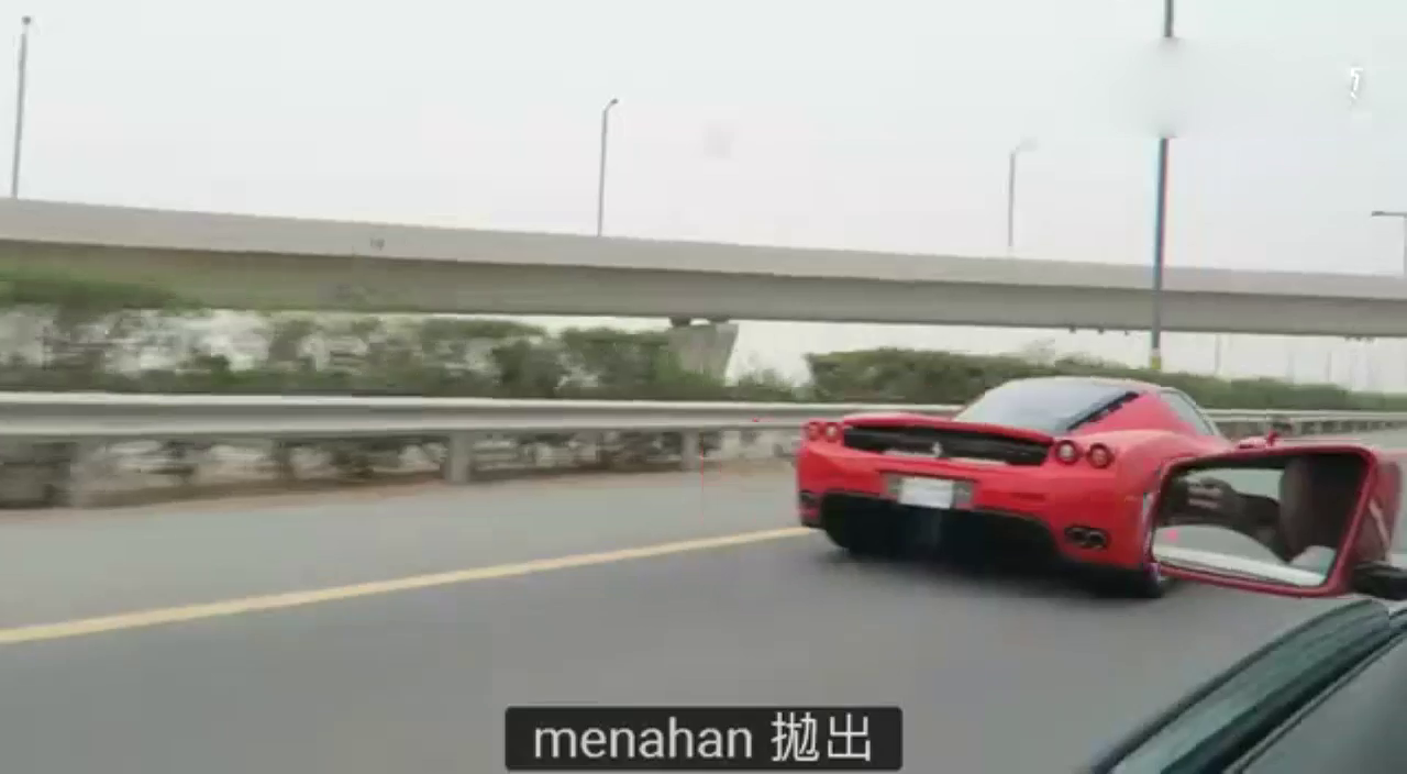 白富美开着法拉利跑车去4s店给穷男友买了一辆兰博基尼，好女孩
