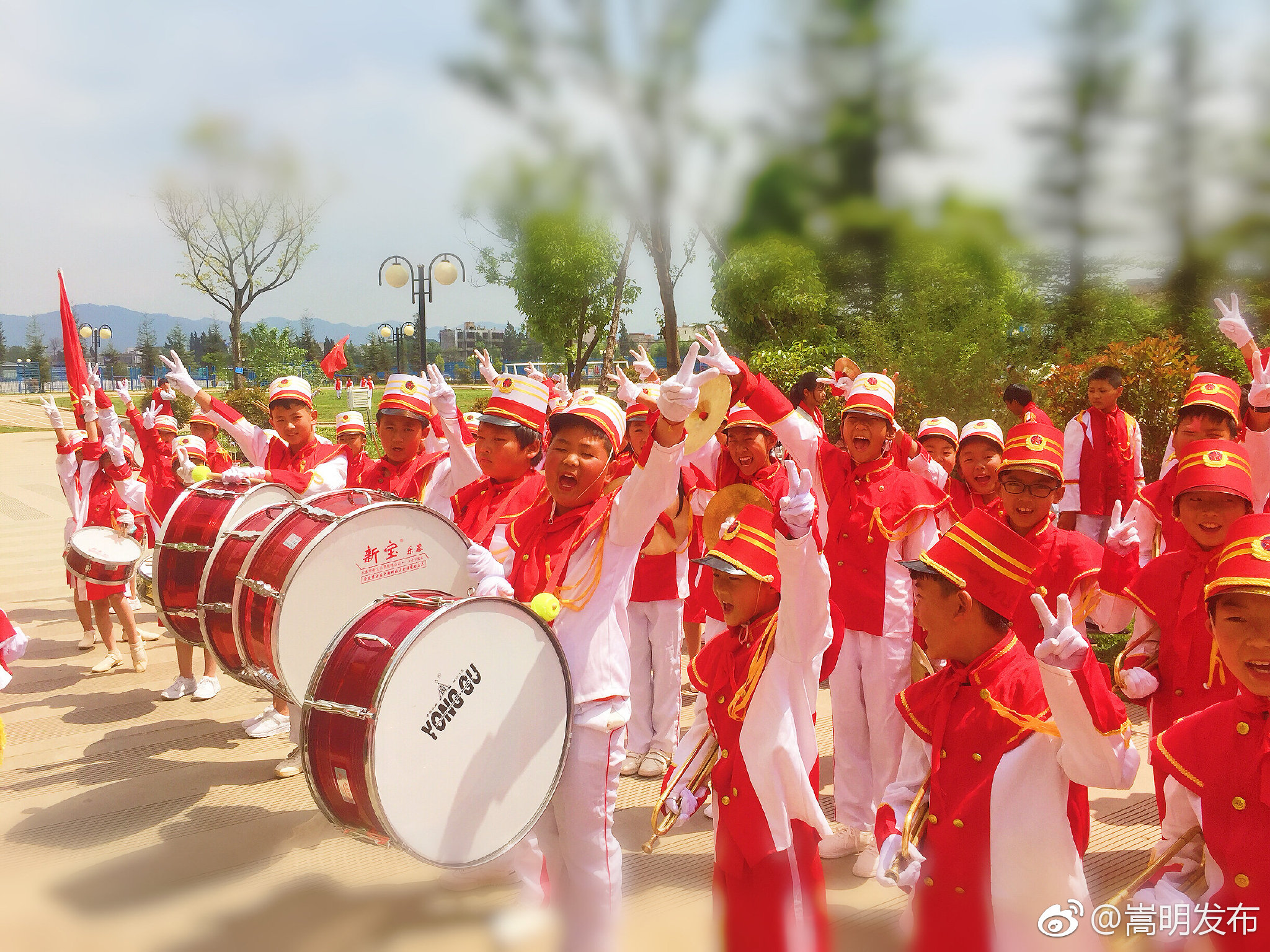 小街镇中心学校开展少先队鼓号队检阅活动