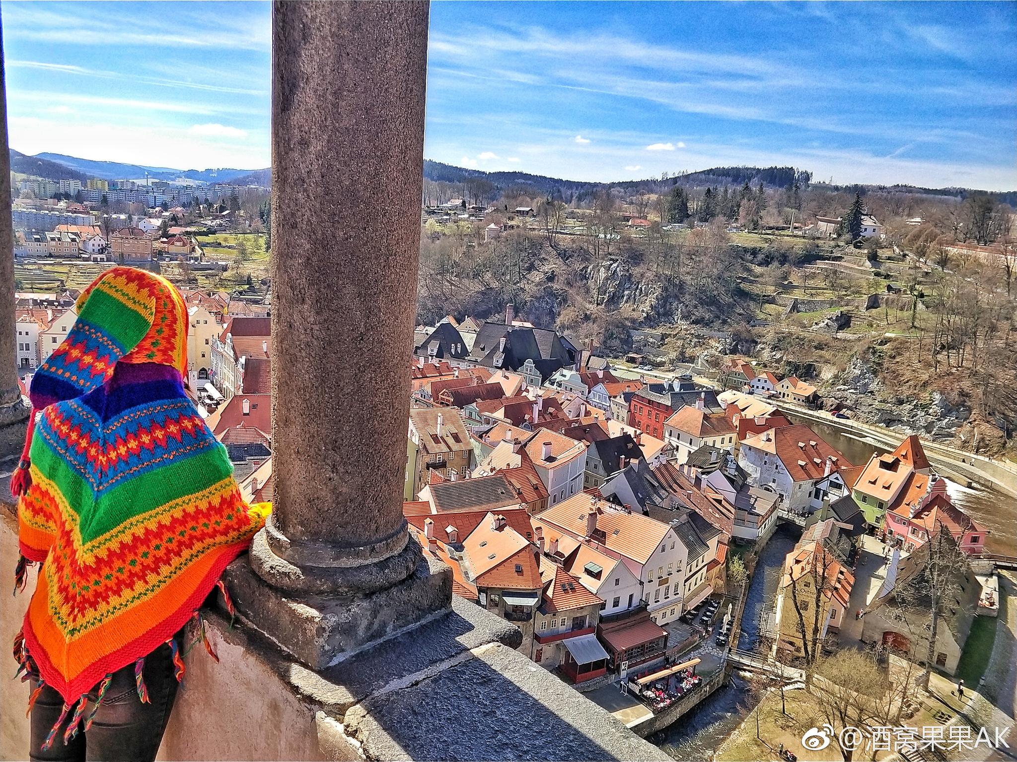 CK小镇始建于13世纪,是一座颇具规模的古城堡建筑群