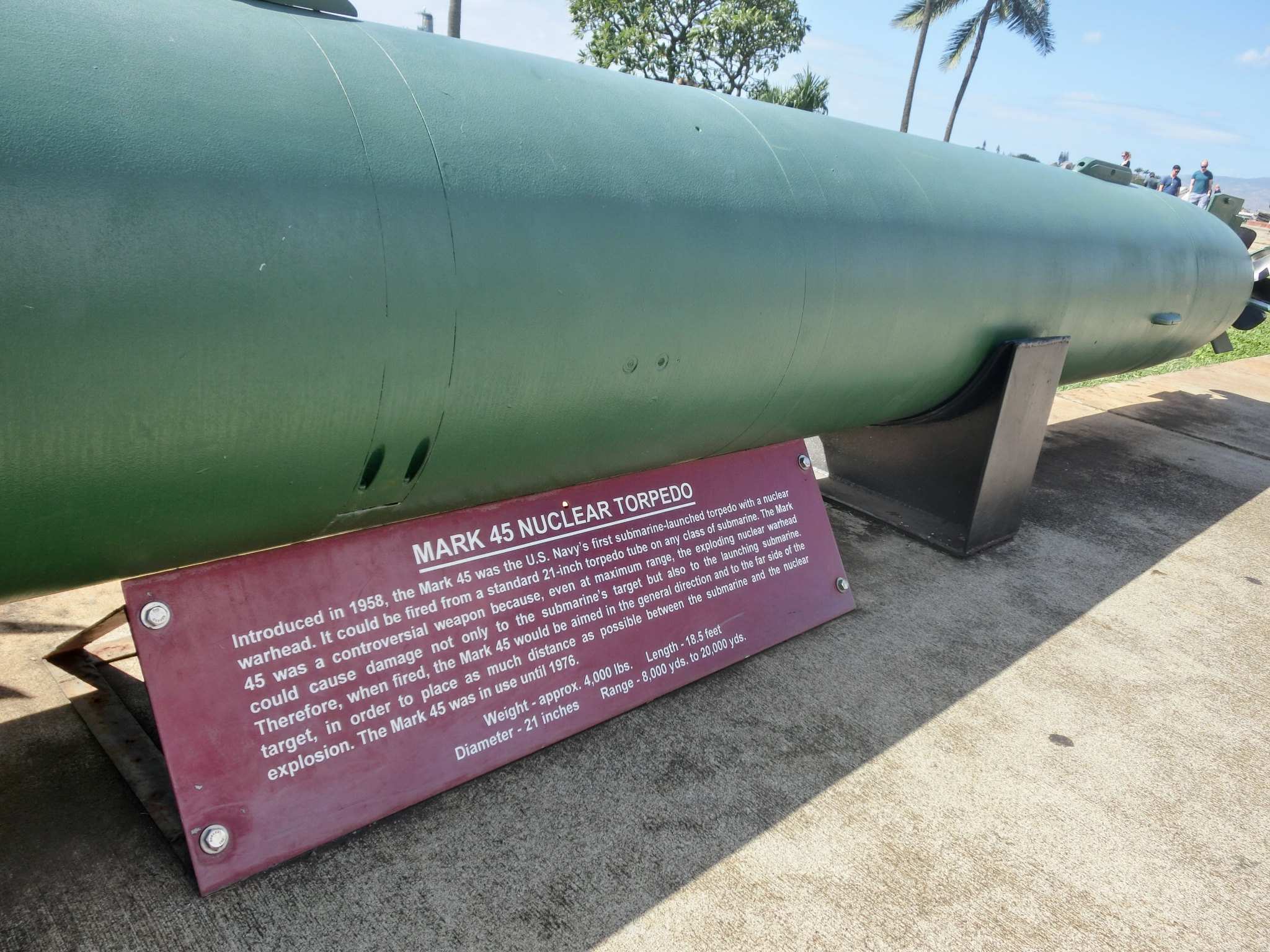 电影里鱼雷把战舰炸成两截,现实也是如此吗?轻型战舰会发生断裂