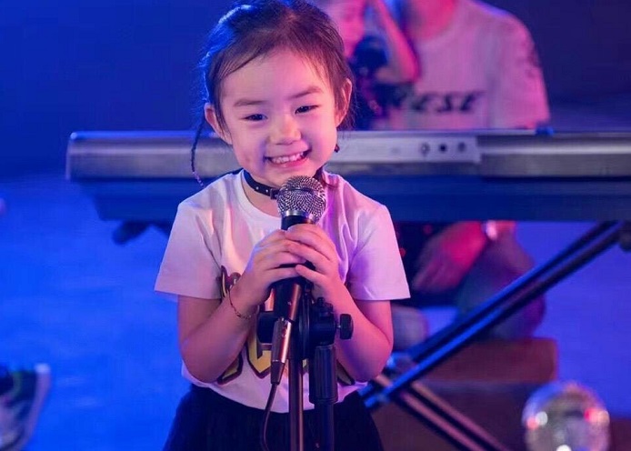 《想想办法吧爸爸》又延期,戚薇微博沦陷,网友