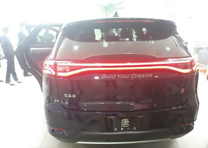 比亚迪全新唐二代到店,燃油版2.0T仅15万,销售说这是AT变速箱