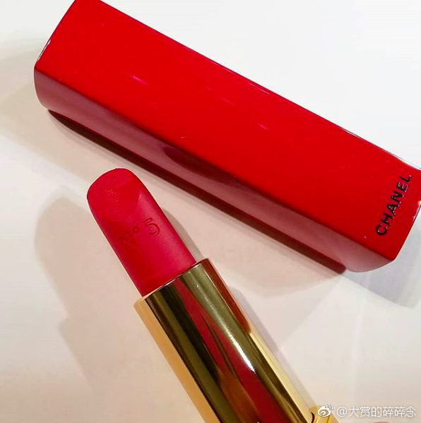 chanel香奈儿2018年圣诞限定口红N°5。全新
