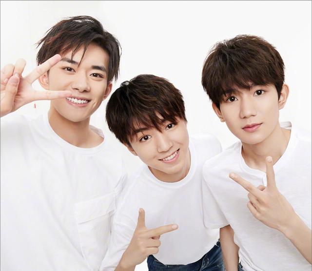 弟弟全员a弟弟!TFBOYS成年表情,王源生日祝荧光棒只拿着的表情包图猫那图片