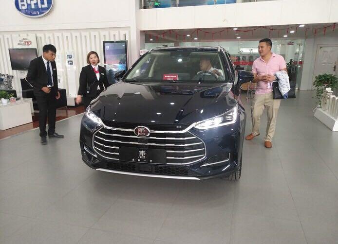 比亚迪全新唐二代到店,燃油版2.0T仅15万,销售说这是AT变速箱