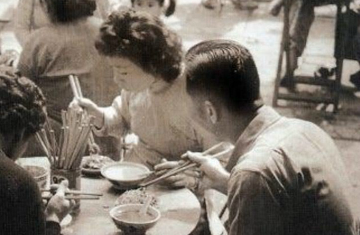 老照片,50年代的香港,那时已经开始繁荣,满满的时代感