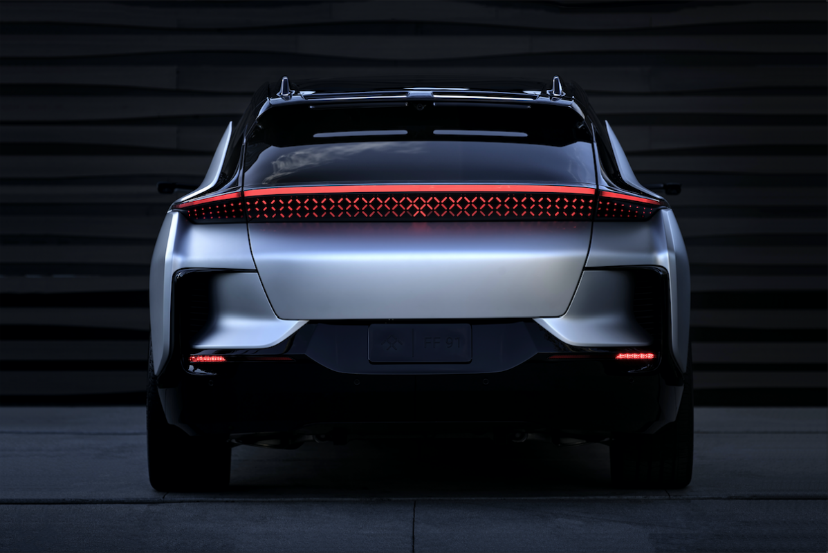 情愿坐在宝马里哭?那是她没坐过迈巴赫、宾利