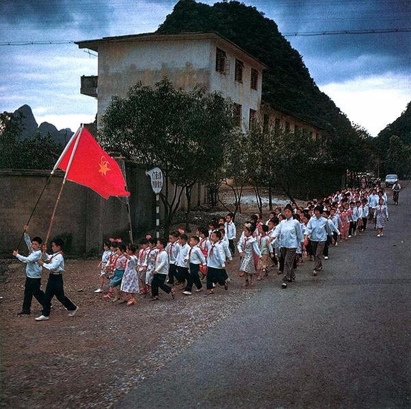 80年代小学生照片，70后一代人的集体回忆