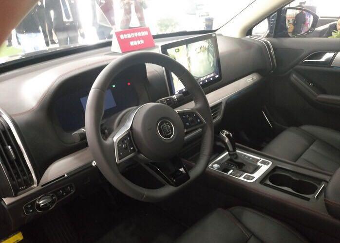 比亚迪全新唐二代到店,燃油版2.0T仅15万,销售说这是AT变速箱