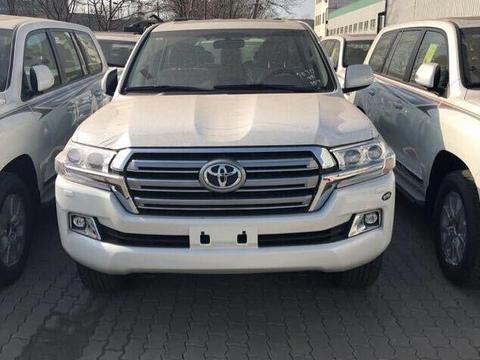 丐版兰德酷路泽提车，不改装实在无法看，改完路虎揽胜都自愧不如