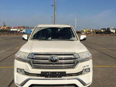 天津港小马带你看18款丰田酷路泽5700VXR中东版顶配最新资讯