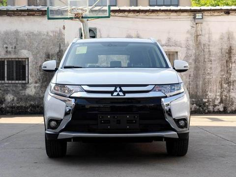 三菱这款7座SUV首付仅需6万，座椅采用2＋3＋2布局，油耗仅5毛