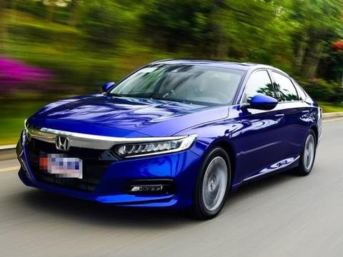 第十代本田雅阁，画风惊奇，完胜凯美瑞，一看发动机都犹豫不决