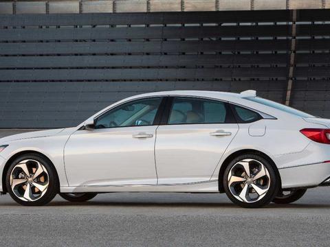 曾经拿奖拿到手发软现在却坐不住了 第十代全新雅阁如何重新上位?