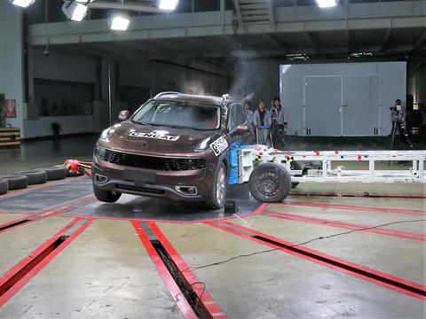 安全：领克01侧面碰撞图解，表现平平！