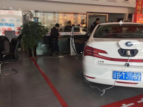 大开眼界！停电之后，广汽传祺找来了比亚迪秦供电！