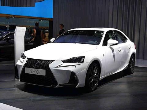 颜值不输奔驰C，造型犀利质量超无敌，卖32万还送免费保养